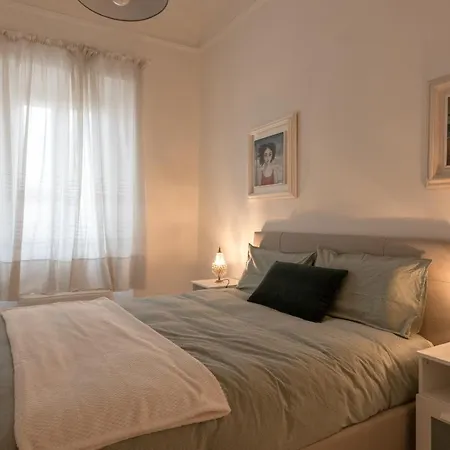Apartment Gallery Art In San Frediano Florence